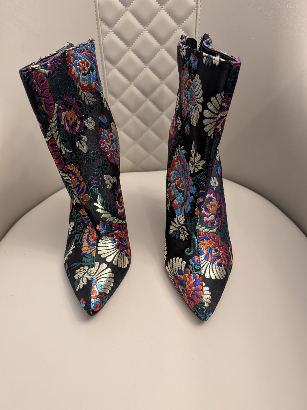 Black Floral Embroidered Pointed-Toe Tapestry Ankle Boots Sz 7.5